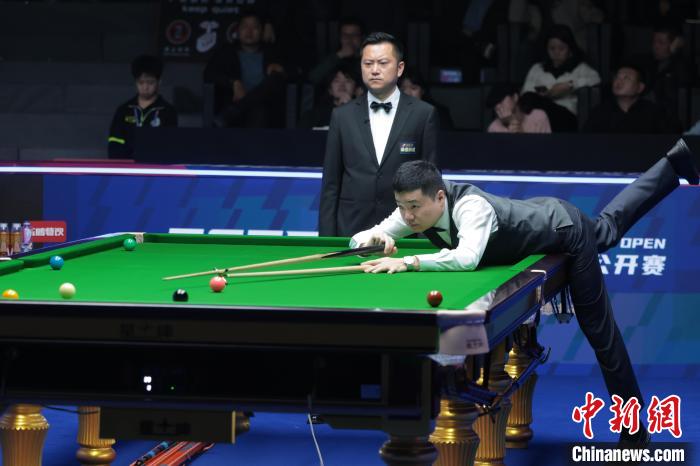 丁俊晖领衔中国队晋级斯诺克世界公开赛32强：