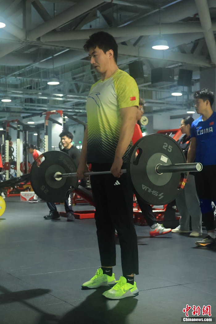 中国雪车钢架雪橇国家队备战米兰冬奥会 突破成