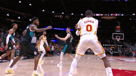 库明加老鹰首秀惊艳创纪录 勇士交易引争议