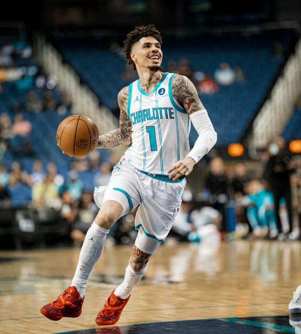 76人客场力克黄蜂终结五连胜 恩比德乔治联手助