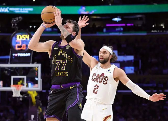 东契奇42+12助湖人掀翻骑士 赛后直言为彼此而战