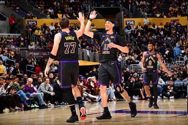 东契奇42+12助湖人掀翻骑士 赛后直言为彼此而战