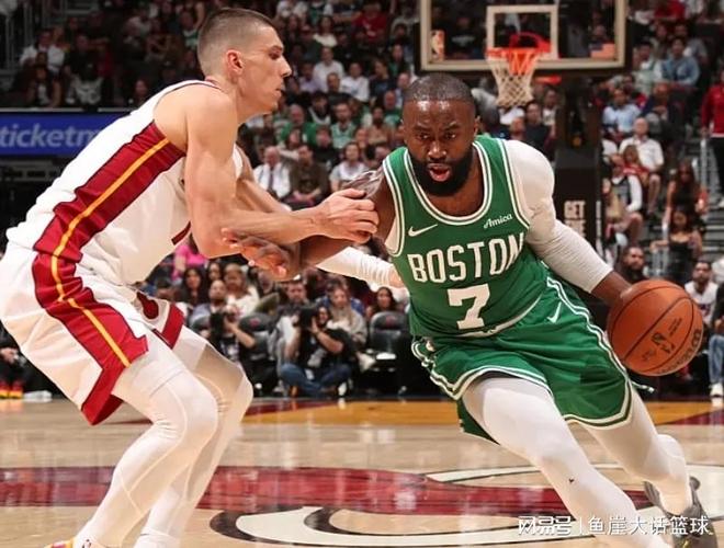 凯尔特人掀翻热火登顶东部第二 尼克斯三双登顶