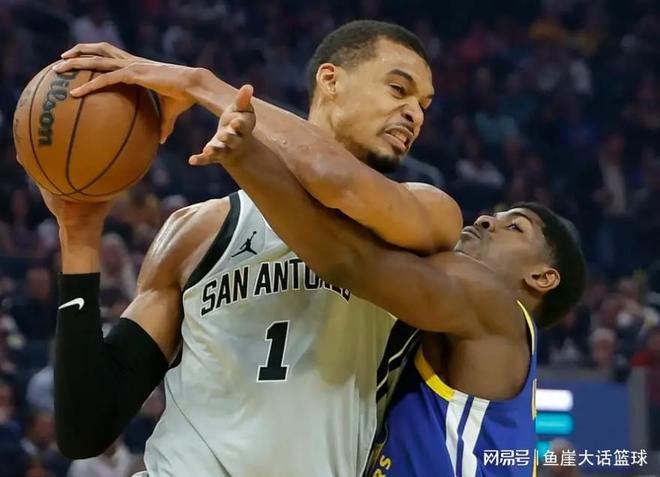 凯尔特人掀翻热火登顶东部第二 尼克斯三双登顶