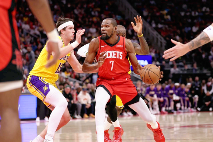 活塞与魔术上演黑八对决 东部季后赛格局生变