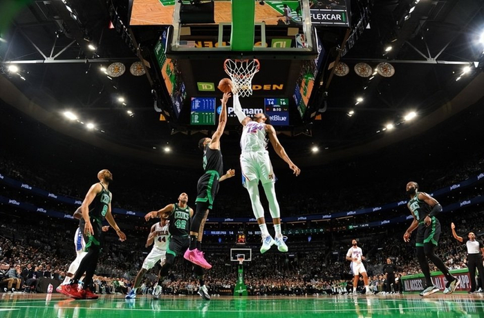 活塞与魔术上演黑八对决 东部季后赛格局生变