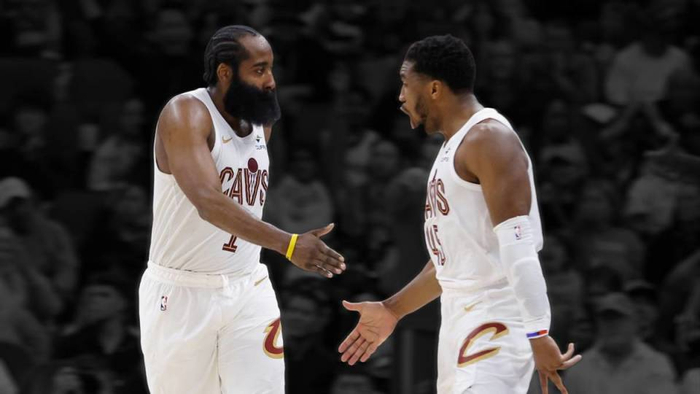 活塞与魔术上演黑八对决 东部季后赛格局生变